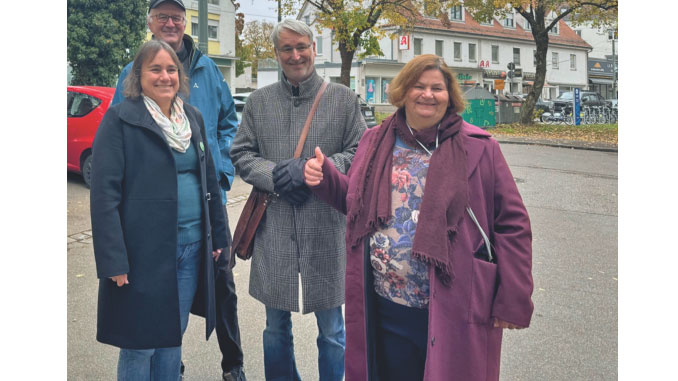v.l.n.r.: Martina Wild (Bürgermeisterin), Dietmar Egger (Bürgeraktion Pfersee „Schlössle“ e.V.), Peter Monz (GRÜNE Pfersee), Christine Kamm (GRÜNE Pfersee)